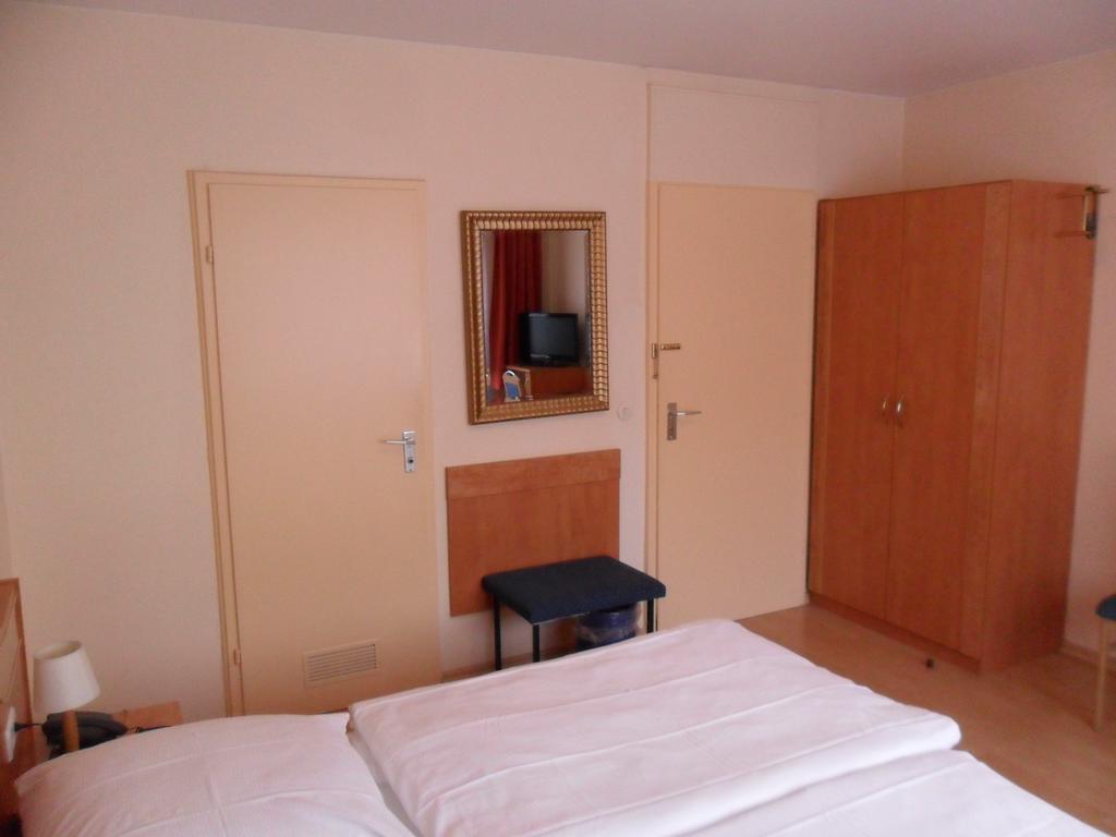 Hotel Europa Pforzheim Oda fotoğraf